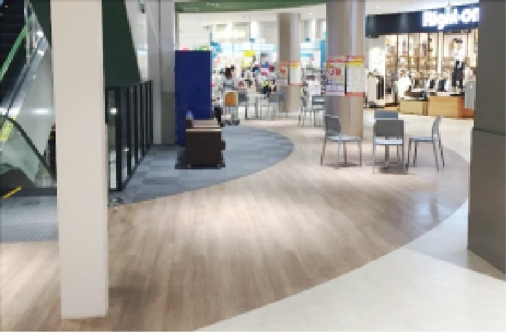 2F東側エスカレーター横②のイメージ